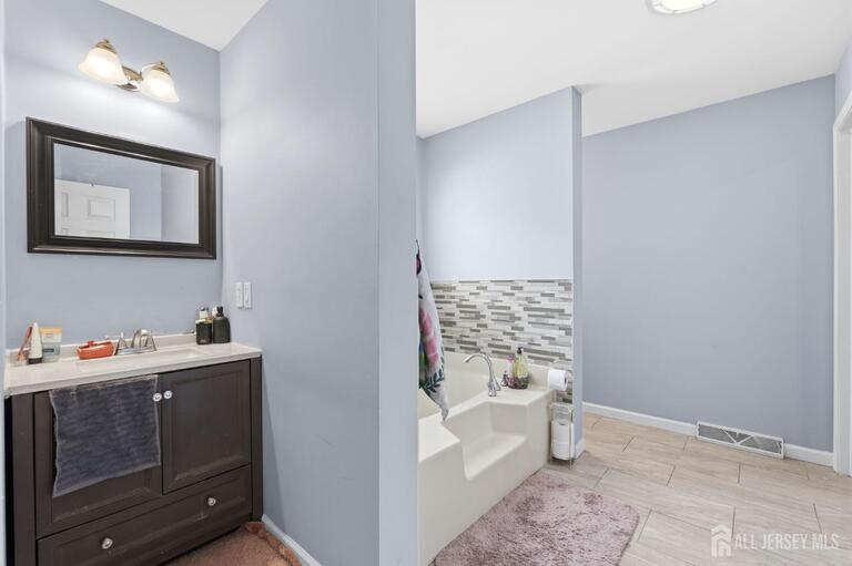 Photo 16 of 1738 W 3rd Street W, Piscataway NJ 08854, Piscataway, NJ
