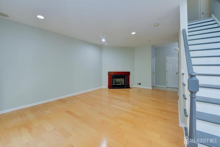 Photo 4 of 34 Forest Drive, Piscataway NJ 08844, Piscataway, NJ