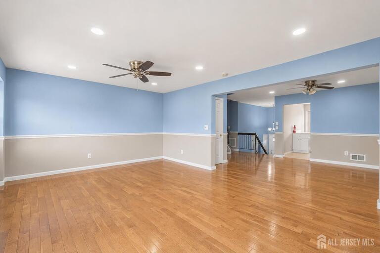 Photo 4 of 3003 N Oaks Boulevard N, North Brunswick NJ 08902, North Brunswick, NJ