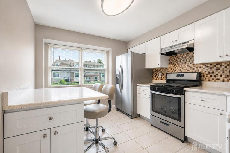 Photo 11 of 3003 N Oaks Boulevard N, North Brunswick NJ 08902, North Brunswick, NJ