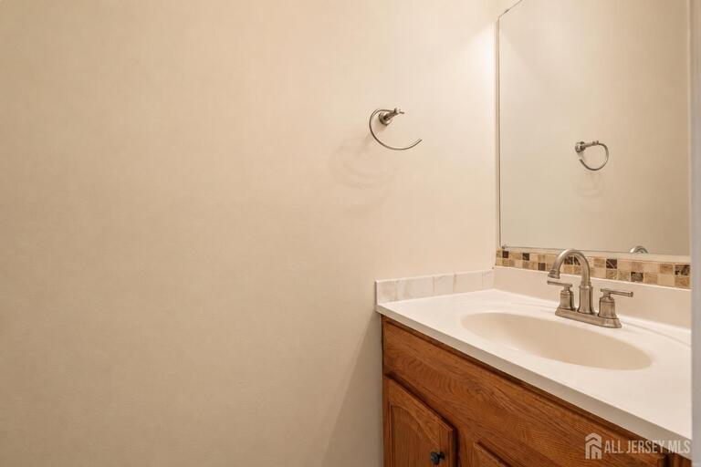 Photo 13 of 3003 N Oaks Boulevard N, North Brunswick NJ 08902, North Brunswick, NJ