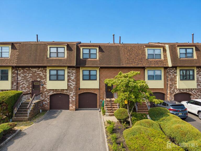 Photo 2 of 3003 N Oaks Boulevard N, North Brunswick NJ 08902, North Brunswick, NJ