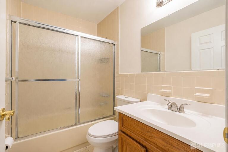 Photo 19 of 3003 N Oaks Boulevard N, North Brunswick NJ 08902, North Brunswick, NJ