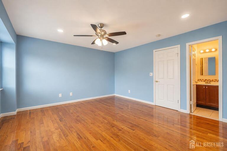 Photo 15 of 3003 N Oaks Boulevard N, North Brunswick NJ 08902, North Brunswick, NJ
