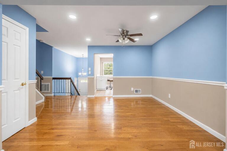 Photo 5 of 3003 N Oaks Boulevard N, North Brunswick NJ 08902, North Brunswick, NJ