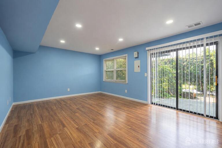 Photo 21 of 3003 N Oaks Boulevard N, North Brunswick NJ 08902, North Brunswick, NJ