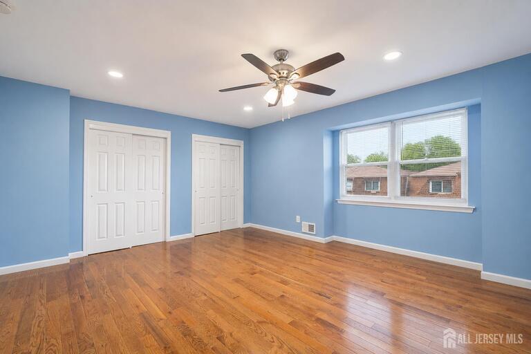 Photo 18 of 3003 N Oaks Boulevard N, North Brunswick NJ 08902, North Brunswick, NJ