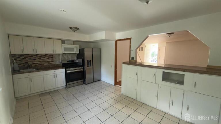 Photo 5 of 690 W Side Avenue W, Perth Amboy NJ 08861, Perth Amboy, NJ