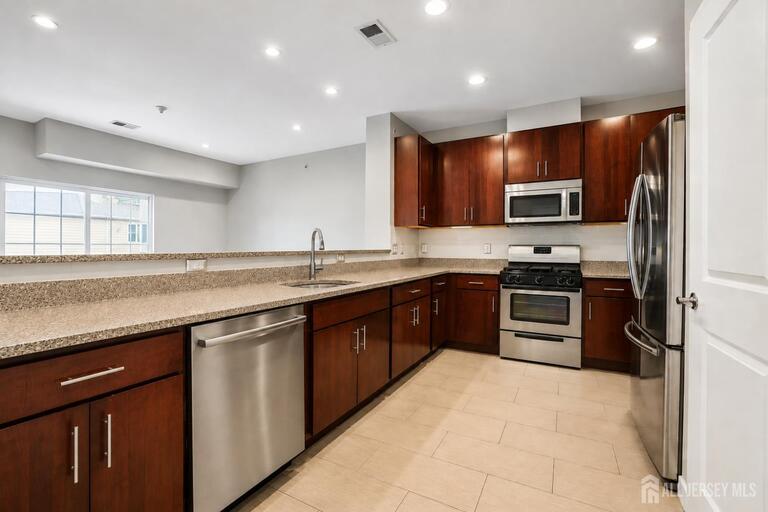 Photo 4 of 347 Pond Lane, Piscataway NJ 08854, Piscataway, NJ