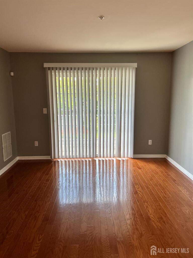 Photo 13 of 1325 Fernwood Court, New Brunswick NJ 08901, New Brunswick, NJ