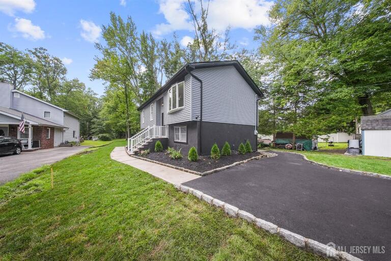Photo 5 of 1834 Holly Road, North Brunswick NJ 08902, North Brunswick, NJ