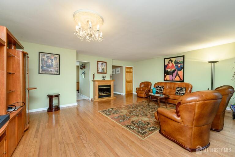 Photo 4 of 614 Maple Hill Drive, Woodbridge Proper NJ 07095, Woodbridge Proper, NJ