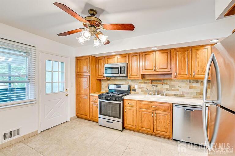 Photo 12 of 559 Wood Avenue, Edison NJ 08820, Edison, NJ