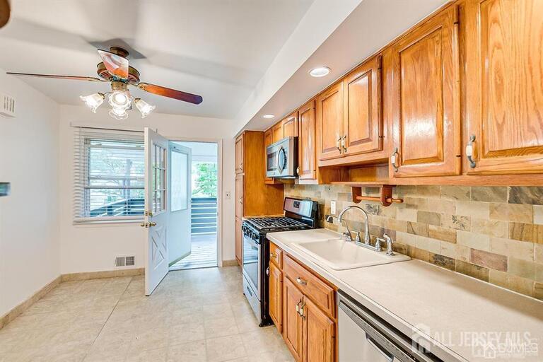 Photo 14 of 559 Wood Avenue, Edison NJ 08820, Edison, NJ