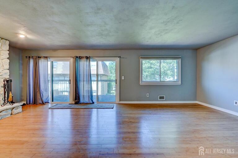 Photo 9 of 1705 N Oaks Boulevard N, North Brunswick NJ 08902, North Brunswick, NJ
