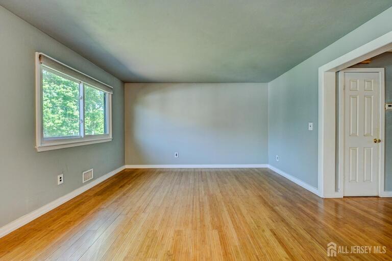 Photo 11 of 1705 N Oaks Boulevard N, North Brunswick NJ 08902, North Brunswick, NJ