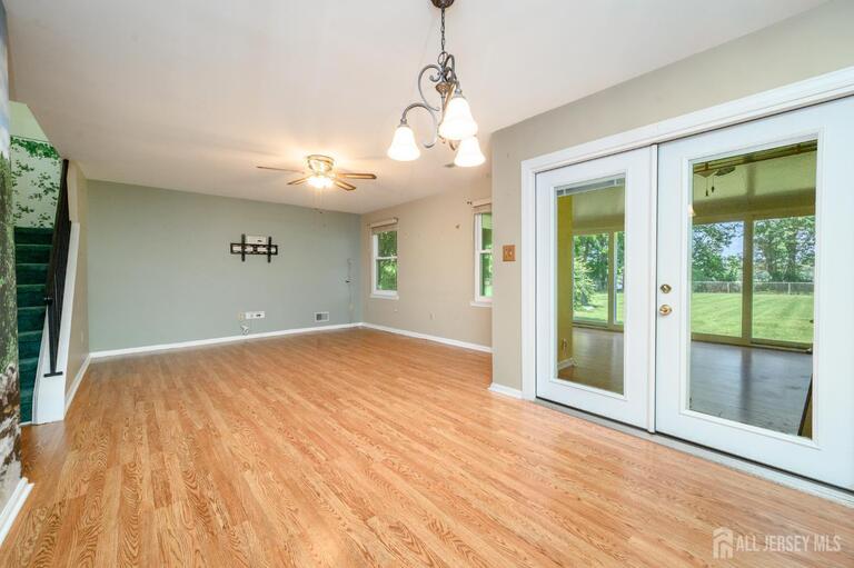 Photo 15 of 39 River Bank Drive, Florence NJ 08554, Florence, NJ