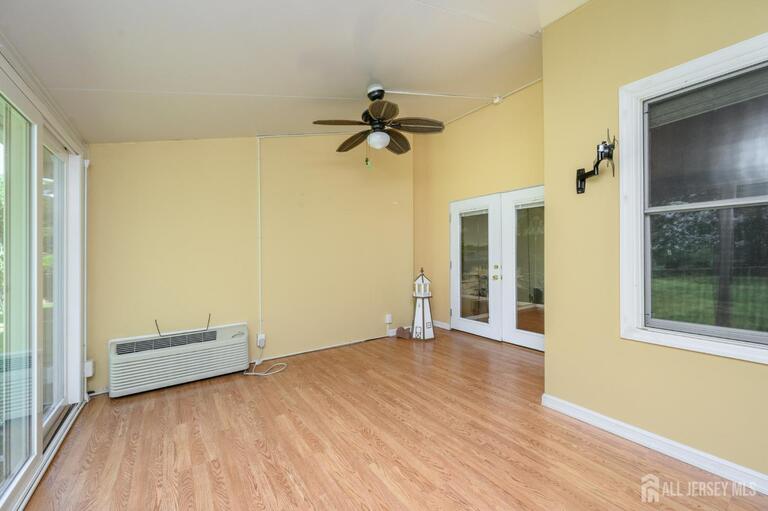 Photo 18 of 39 River Bank Drive, Florence NJ 08554, Florence, NJ