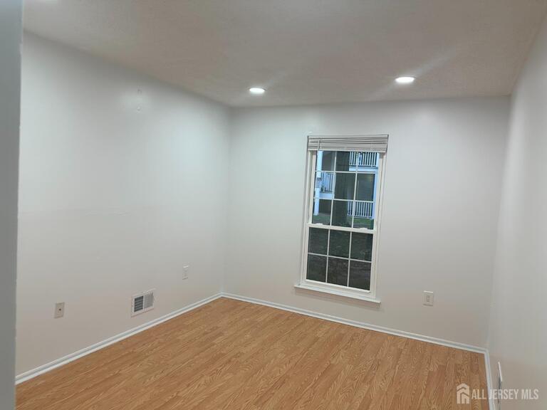 Photo 4 of 158 Darwin Lane, North Brunswick NJ 08902, North Brunswick, NJ