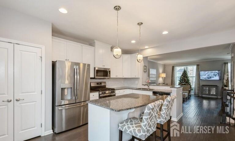 Photo 4 of 807 Bayside Court, South Amboy NJ 08879, South Amboy, NJ
