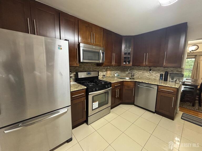 Photo 6 of 6005 N Oaks Boulevard, North Brunswick NJ 08902, North Brunswick, NJ