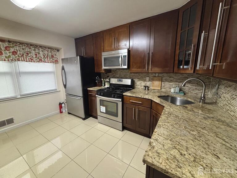 Photo 7 of 6005 N Oaks Boulevard, North Brunswick NJ 08902, North Brunswick, NJ