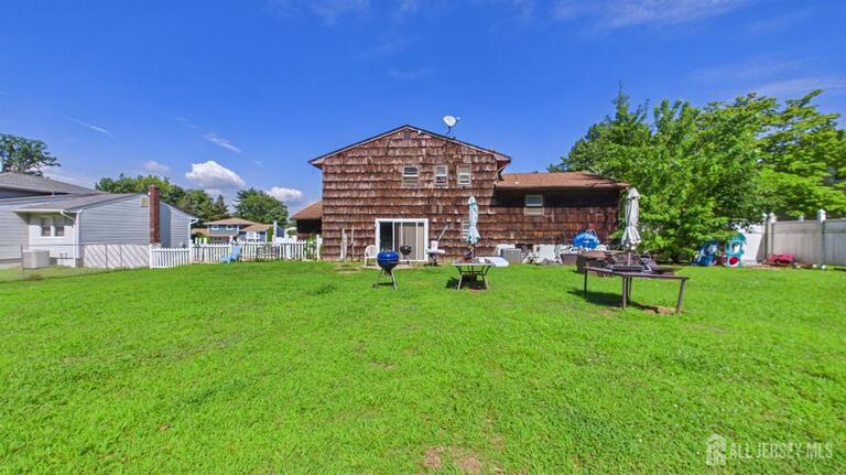 Photo 4 of 21 Oakwood Drive, Sayreville NJ 08859, Sayreville, NJ