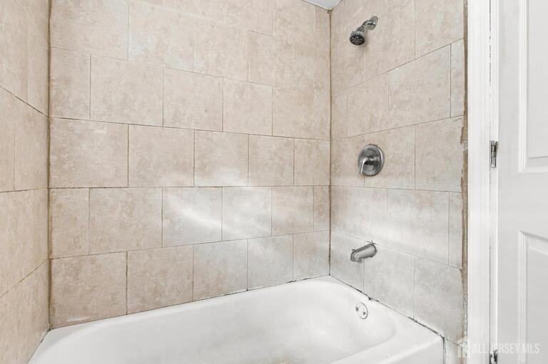 Photo 18 of 64 Fabyan Place, Newark NJ 07108, Newark, NJ