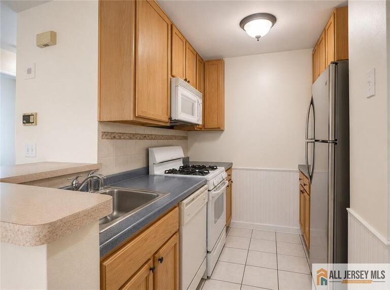 Photo 4 of 130 Longfield Court # 130, East Brunswick NJ 08816, East Brunswick, NJ