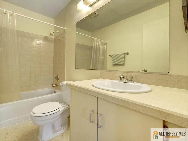 Photo 9 of 81 Canterbury Court, Piscataway NJ 08854, Piscataway, NJ