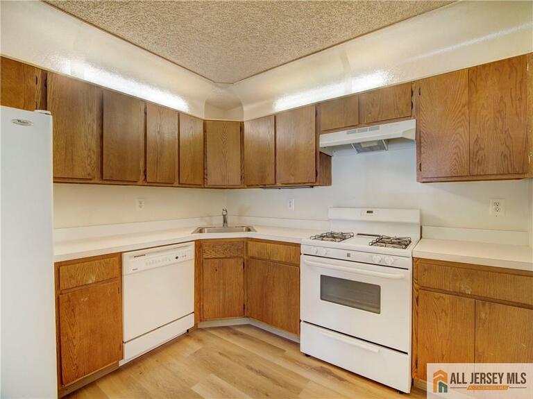 Photo 13 of 81 Canterbury Court, Piscataway NJ 08854, Piscataway, NJ