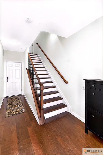 Photo 3 of 310 South Drive, North Brunswick NJ 08902, North Brunswick, NJ