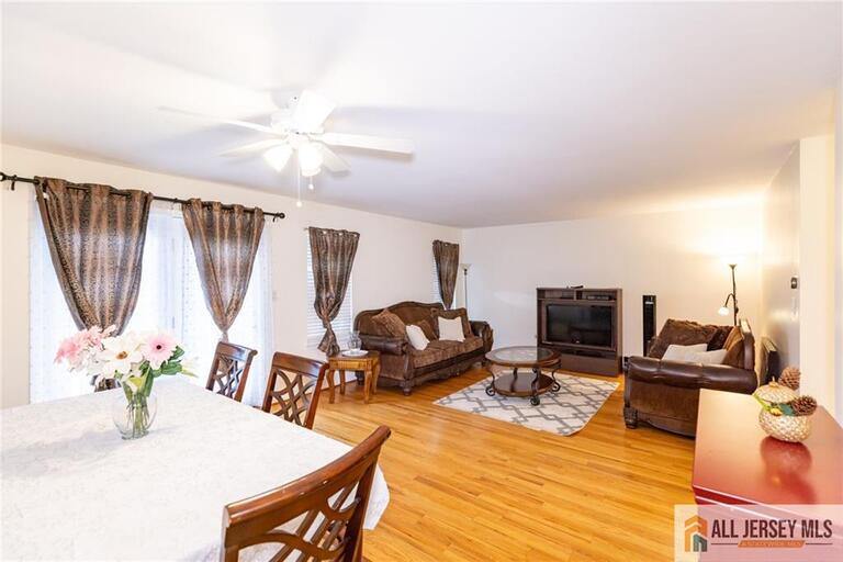 Photo 9 of 17 Heritage Court, Ewing NJ 08628, Ewing, NJ