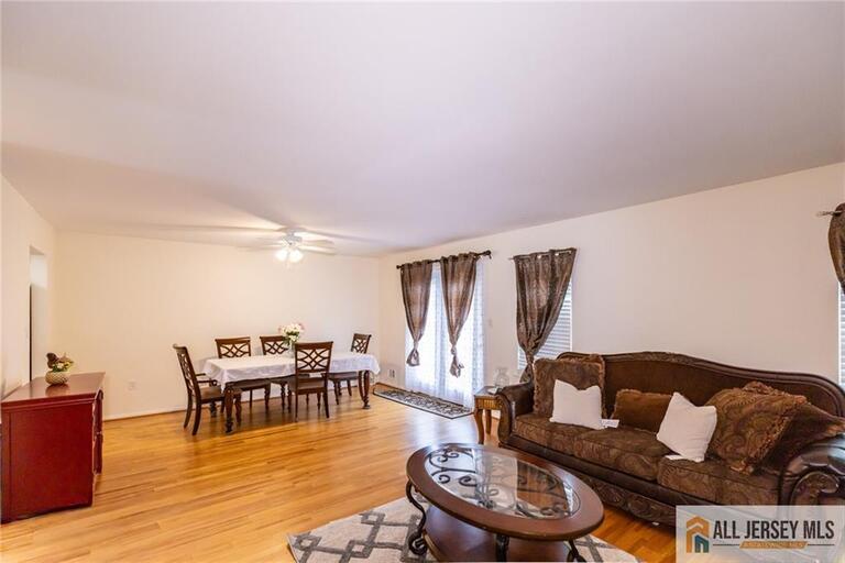 Photo 3 of 17 Heritage Court, Ewing NJ 08628, Ewing, NJ