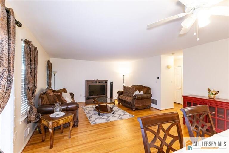 Photo 10 of 17 Heritage Court, Ewing NJ 08628, Ewing, NJ