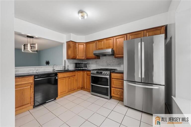Photo 6 of 11 Canterbury Circle, Franklin NJ 08873, Franklin, NJ