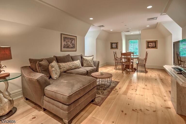 Property listing MLS 3964253 photo 21