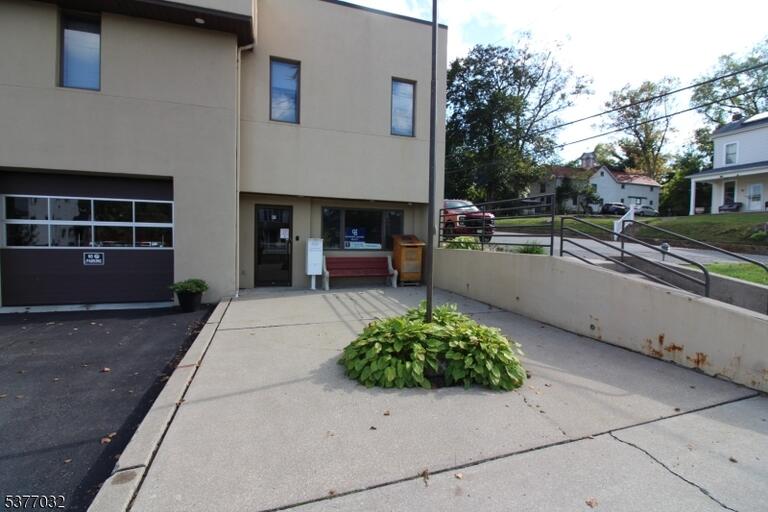 Property listing MLS 3980002 photo 2