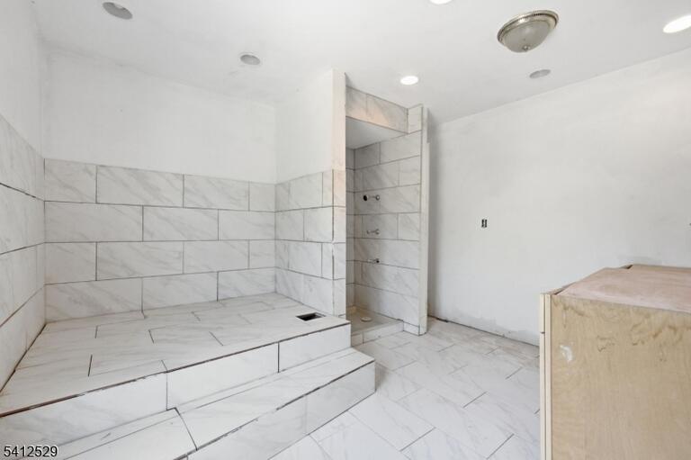 Property listing MLS 4010735 photo 40