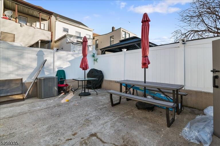 Property listing MLS 4010945 photo 25