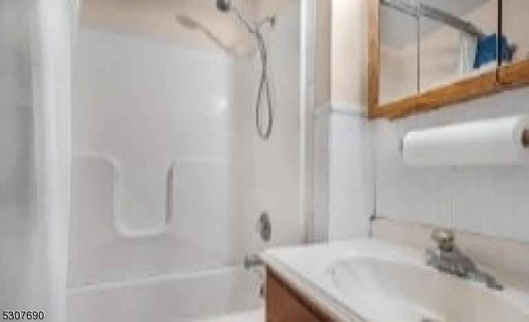 Property listing MLS 4016190 photo 9