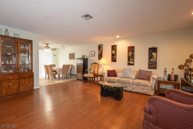 Property listing MLS 4017147 photo 3