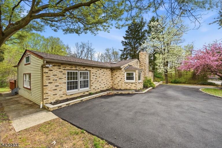 Property listing MLS 4017356 photo 3