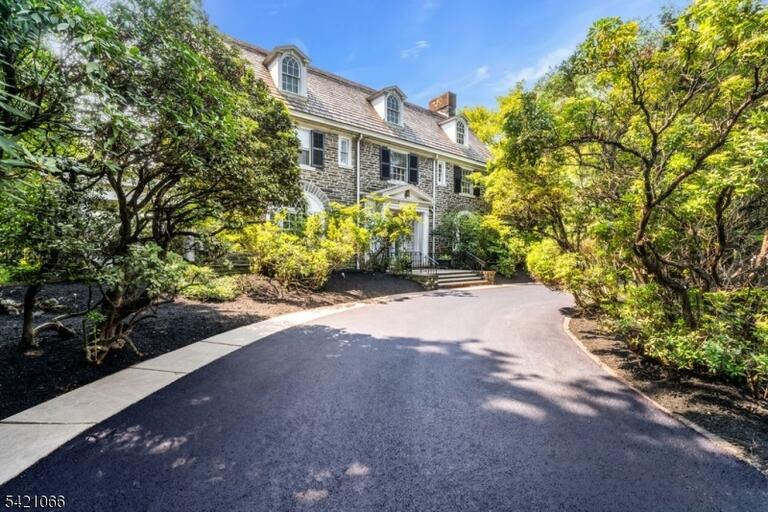 Property listing MLS 4018002 photo 2