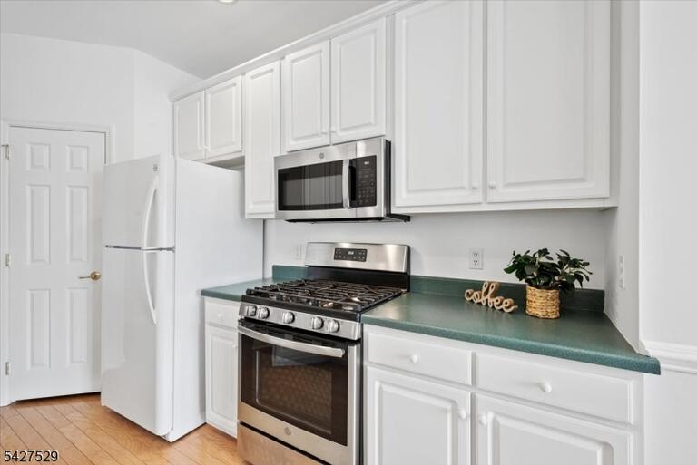 Property listing MLS 4023608 photo 3