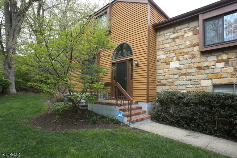 Property listing MLS 4024570 photo 2