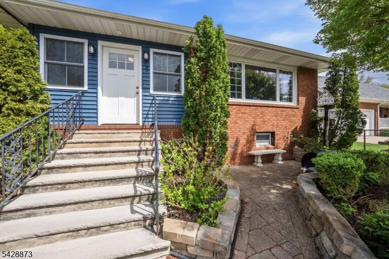 Property listing MLS 4024954 photo 2