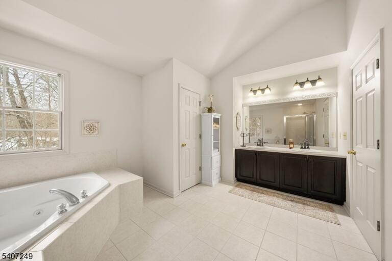Property listing MLS 4025820 photo 25