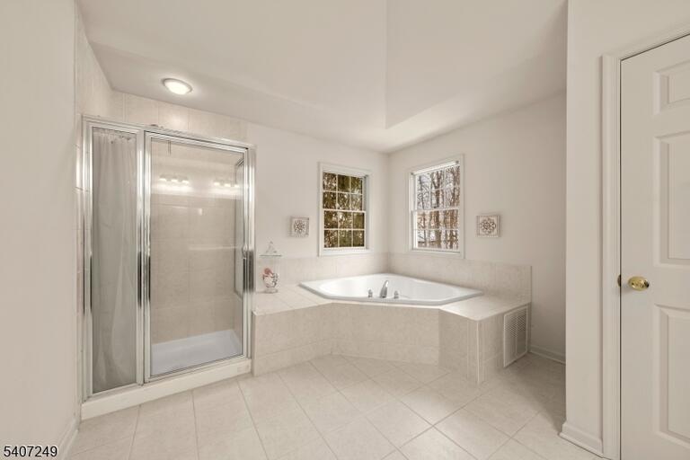 Property listing MLS 4025820 photo 26