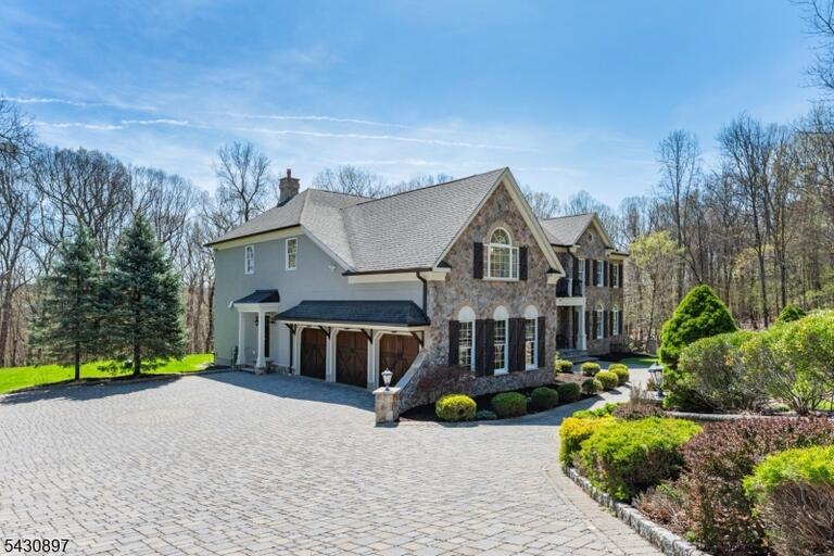 Property listing MLS 4026560 photo 2